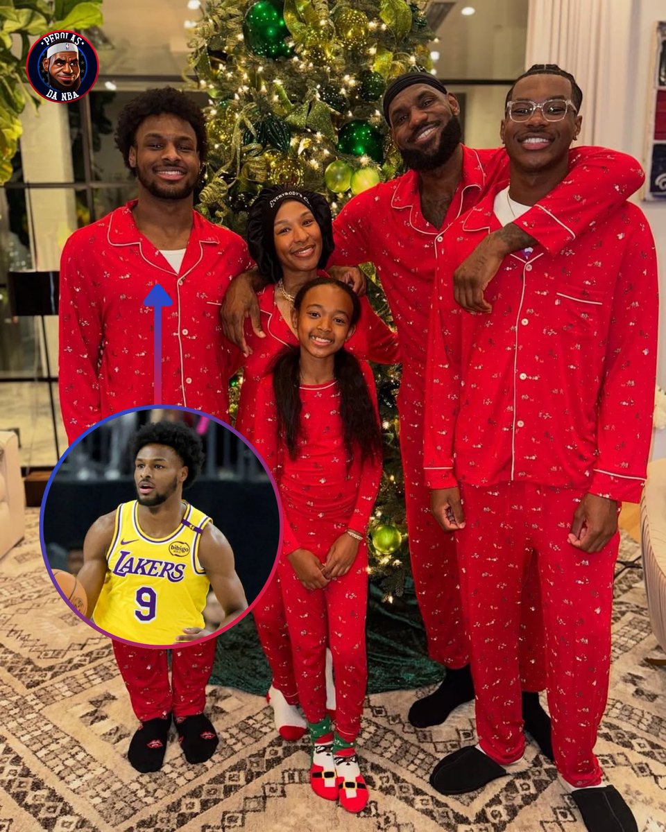 PerolasdaNBA's tweet photo. LeBron simplesmente levou um companheiro de time para passar o natal com a sua família para que o jogador não ficasse sozinho.

Gigante dentro e fora das quadras! https://t.co/QEwnVZjgQ4