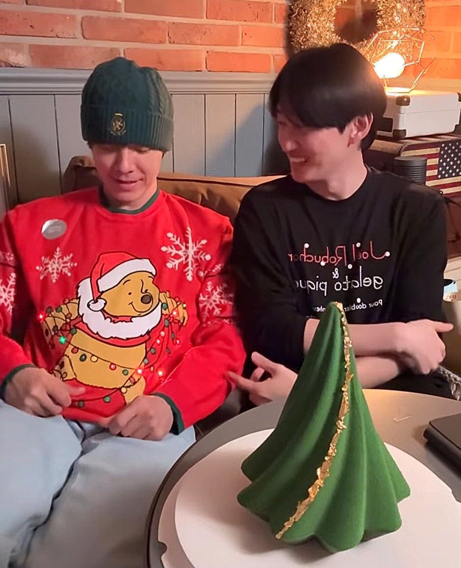 ODE_to_EUNHAE's tweet image. I LOVE EUNHAE SO MUCH YALL 😭😭😭
MERRY EUNHAE CHRISTMAS TO US ALL!!! ❤️🎄💕