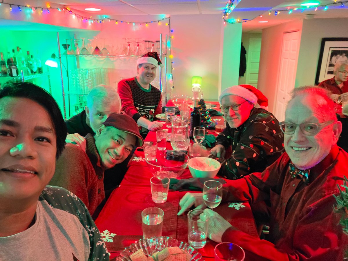 redginger143's tweet image. Frank &amp;amp; Montana’s Annual Christmas Party  🎄✨
So thankful for friends who make the season extra special ❤️🎁

#HolidayMagic #ChristmasVibes #CheersToFriends #TisTheSeason 🎅🎄