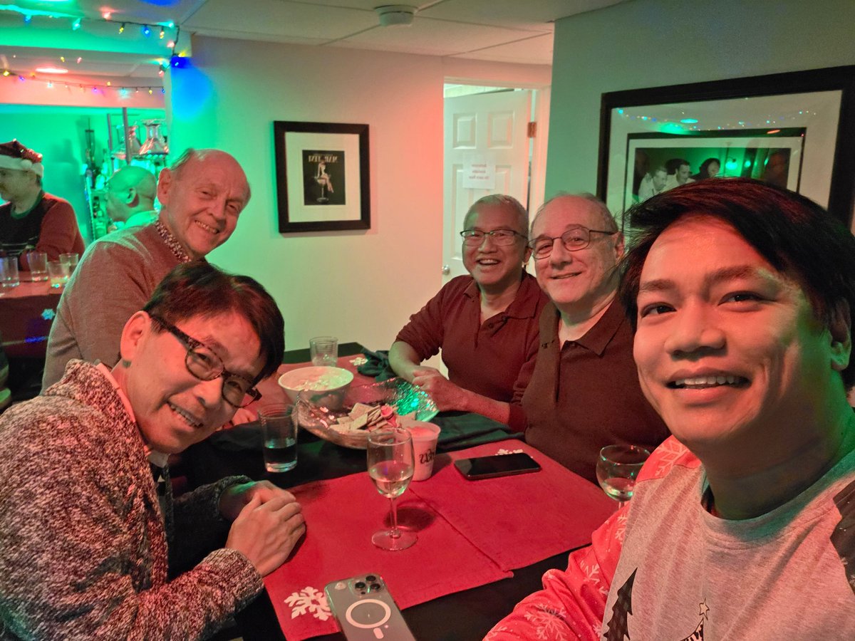 redginger143's tweet image. Frank &amp;amp; Montana’s Annual Christmas Party  🎄✨
So thankful for friends who make the season extra special ❤️🎁

#HolidayMagic #ChristmasVibes #CheersToFriends #TisTheSeason 🎅🎄