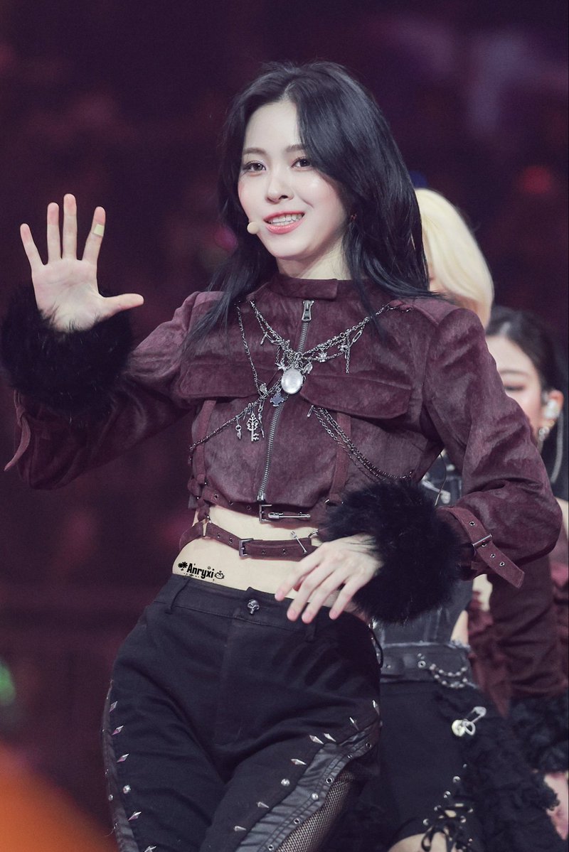 Ryezyyyy's tweet image. 251225 SBS Gayo Daejeon（3）

❤️💚

#류진 #RYUJIN 
#있지 #ITZY