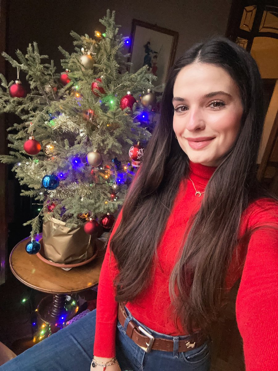 violettazironi's tweet image. GM 🎄

Marry Christmas!!!! ✨