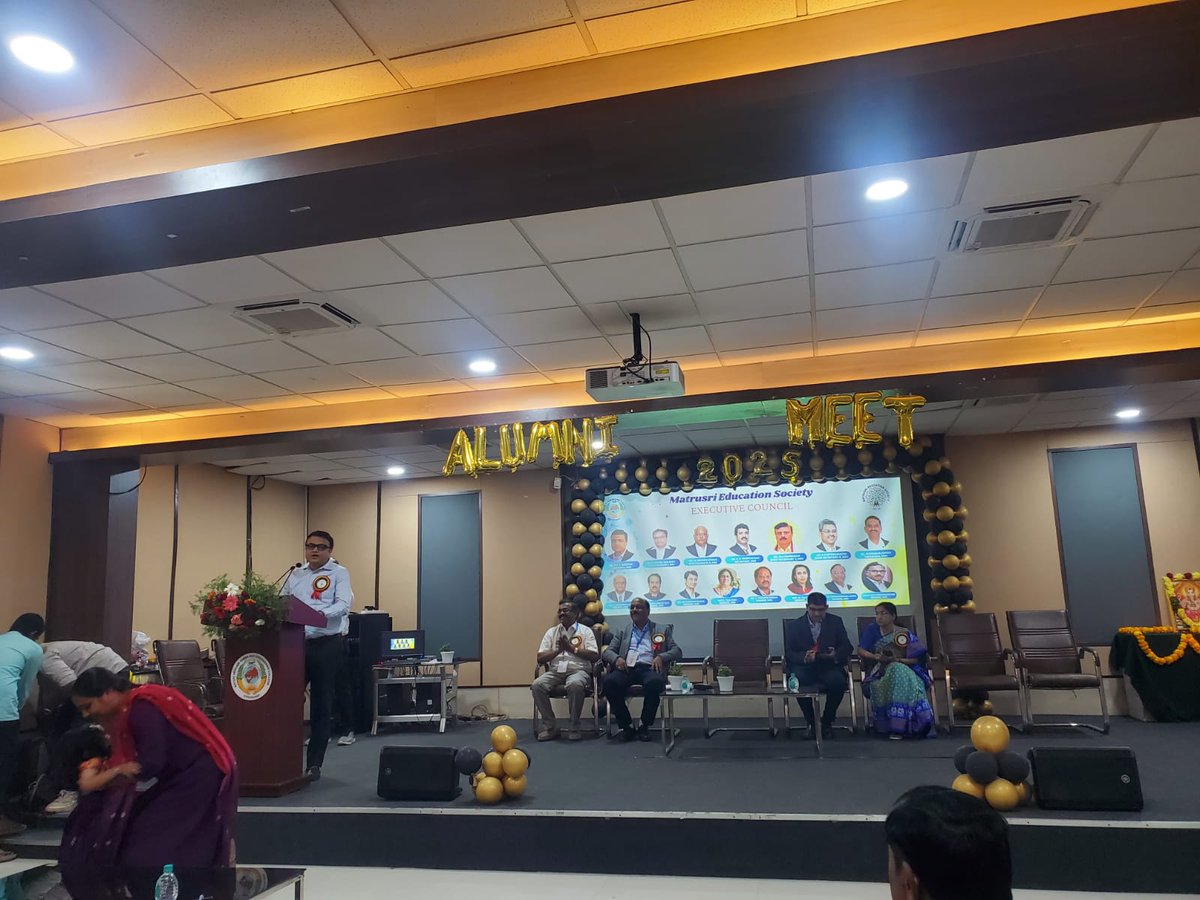 MVSRConnect's tweet photo. 🎉 MVSR Alumni Meet at MVSR Engineering College 🎉
As part of the Alumni Meet, the MVSREC Alumni Association Office was inaugurated, followed by a felicitation to our respected Chairman Sir by the 1985 Batch Alumni, on behalf of the MVSREC Alumni Association. https://t.co/TvvxphwQhs