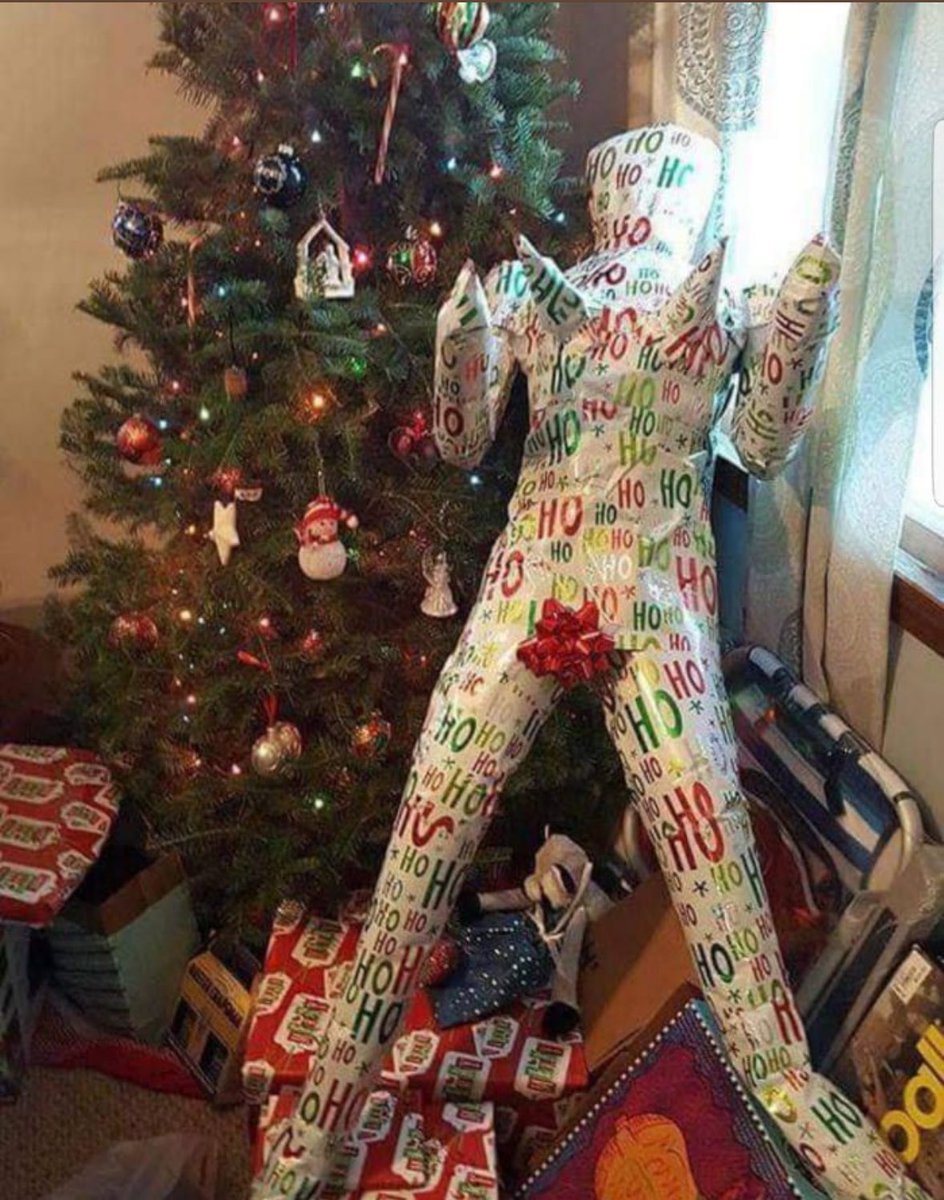 lilskieswrld's tweet image. i hope it’s chris brown !! 🎁🎄