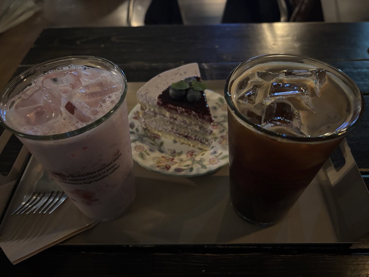 clclek's tweet image. 28분 지낫지만 메리크리수마스😗😗🎄🎄👗🧣🍄