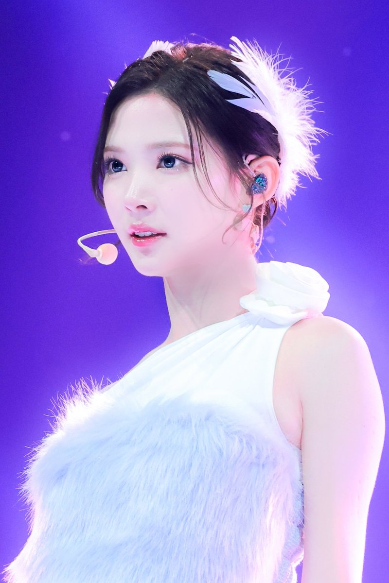 dnthy_'s tweet image. 🤍🖤