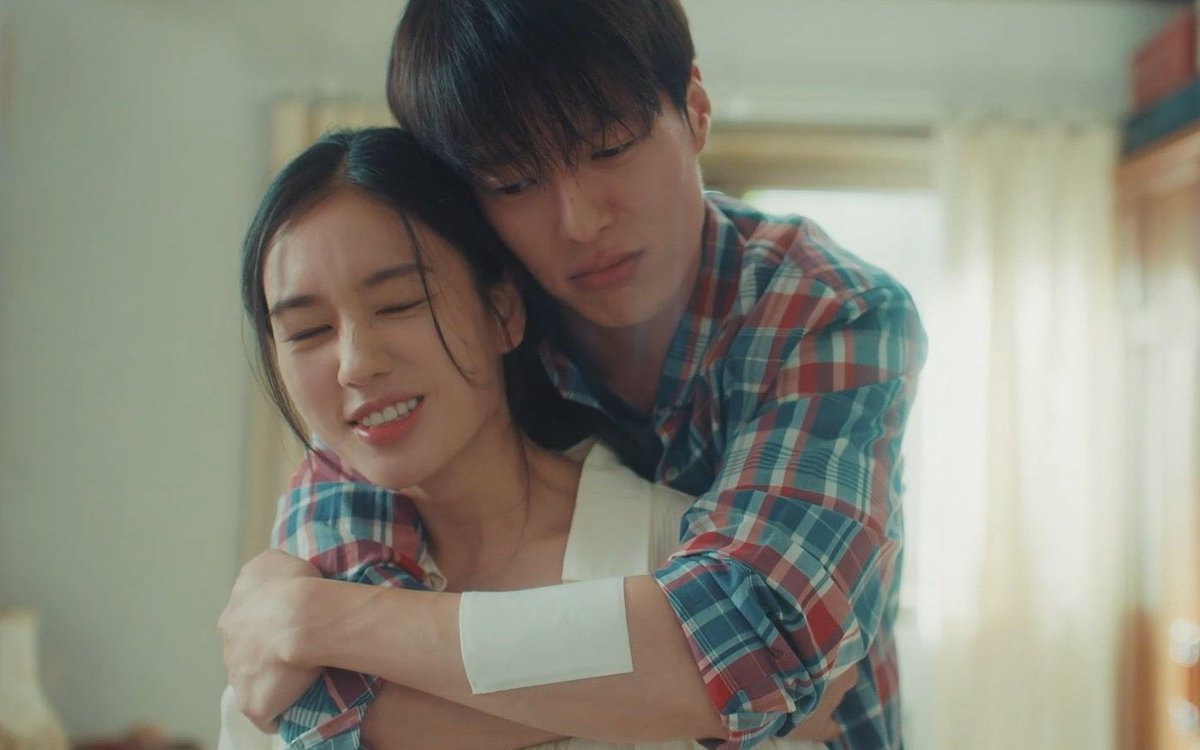 Dynamite Kiss is officially the most exhausting K-drama I’ve watched this year 
not because it started badly, but because it completely lost its way.
What makes it even more frustrating is that it didn’t begin as a disaster. The opening episodes had charm: light humour, decent