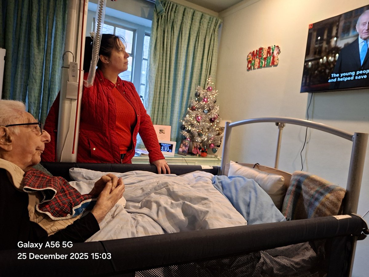 JaneGerson's tweet image. Dad watching the King's speech from his bed. One of the few left who served in the Second World War.
