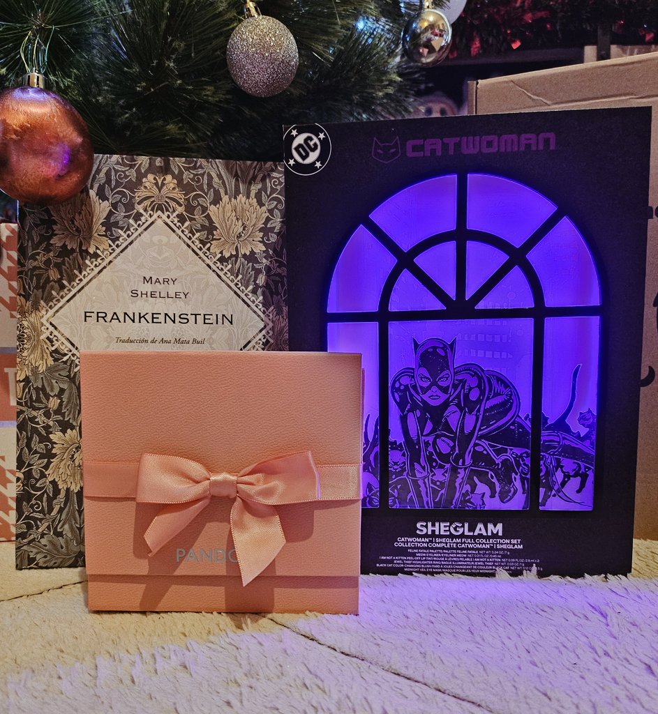 🎄 ¡Feliz Navidad! 🎄

Aún no puedo decir cuál ha sido mi mayor regalo. De momento, sólo adelanto que llegó en el Día de Nochebuena, que fue liberador y que pienso recuperar todo aquello que me ilusiona 🎀

Mientras, estos regalinchis 💜