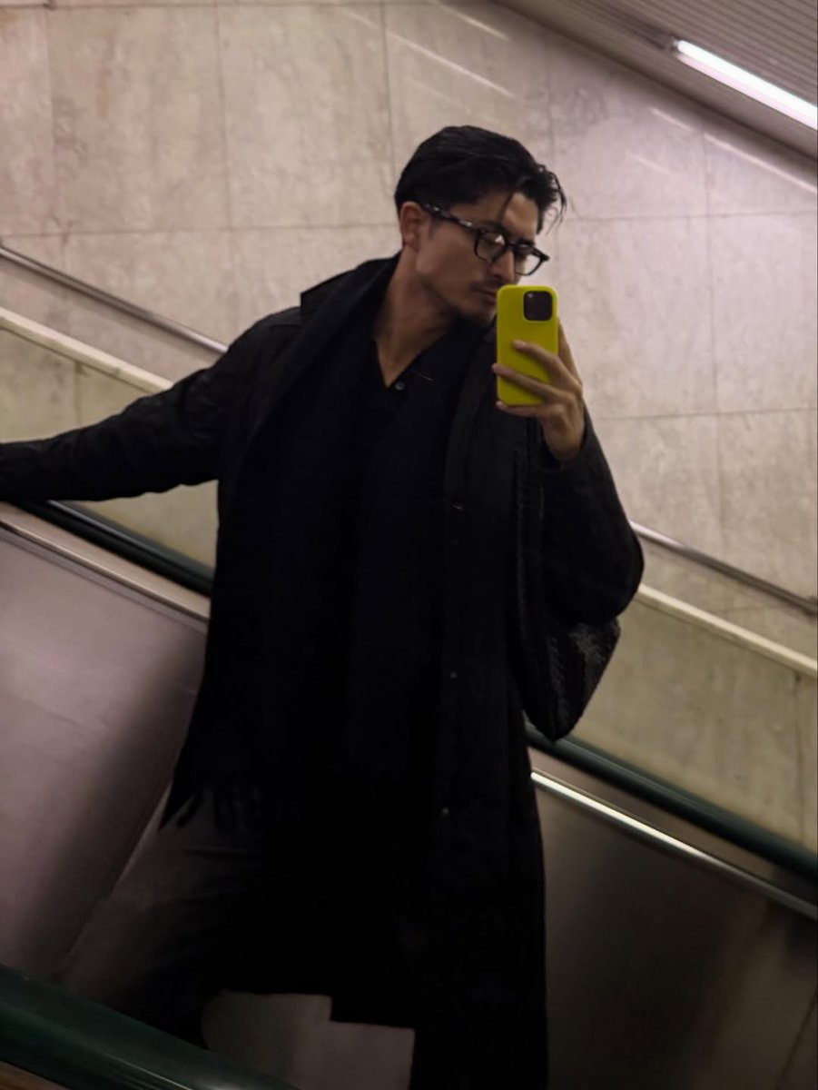 overagasm's tweet image. Guess who doesn't have time to rest. Anyway, Merry Christmas everyone.