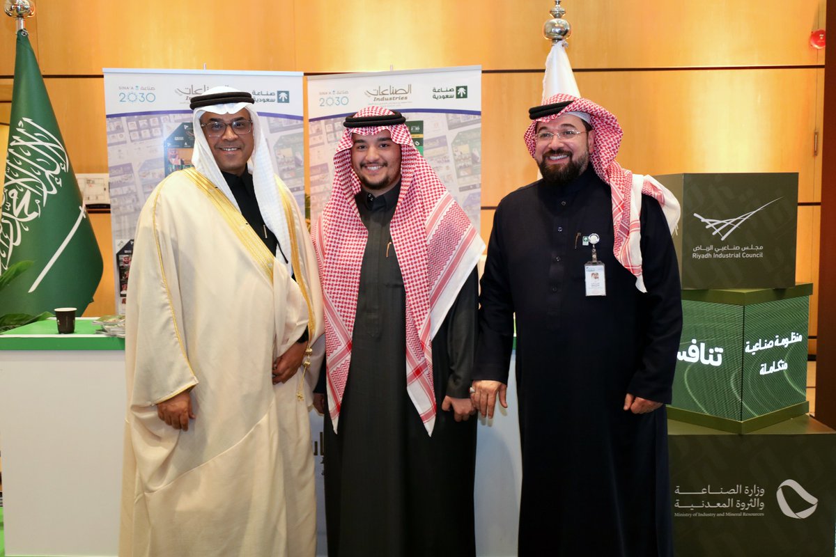 سعدنا اليوم بزيارة سعادة الأستاذ/ مساعد الدخيل والمهندس/ طلال السوسي لجناح “مجلة الصناعات الوطنية” في مجلس صناعي الرياض الثامن، وسط إشادات واسعة بدور الإعلام الصناعي في إبراز منجزات الصناعيين السعوديين .. فخورون بأن نكون في قلب الحراك الصناعي.
 sna3at.com/?p=14415