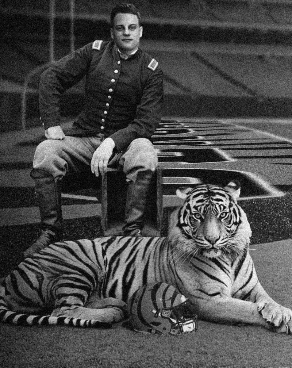 Col. Joseph Lee Burrow tweet media