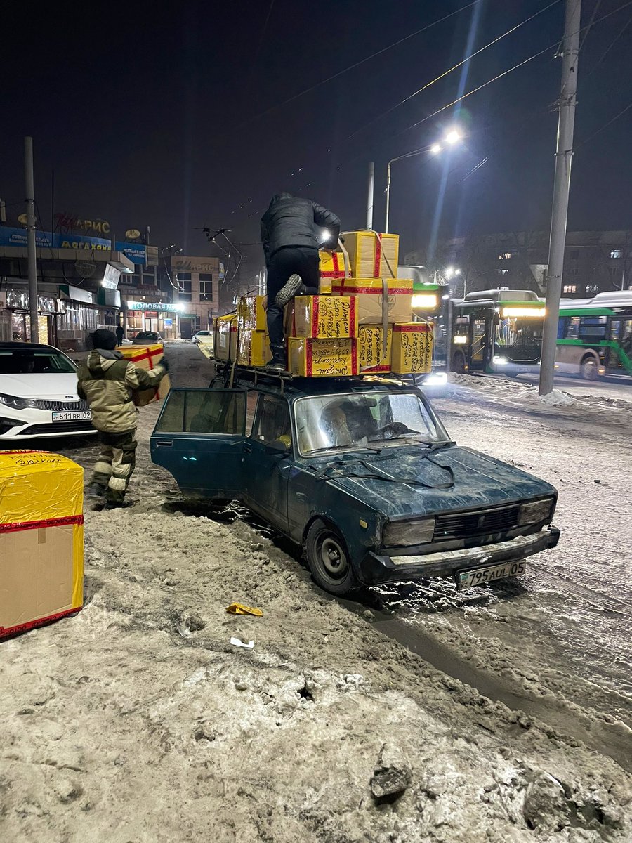 これはカザフスタンのサンタ