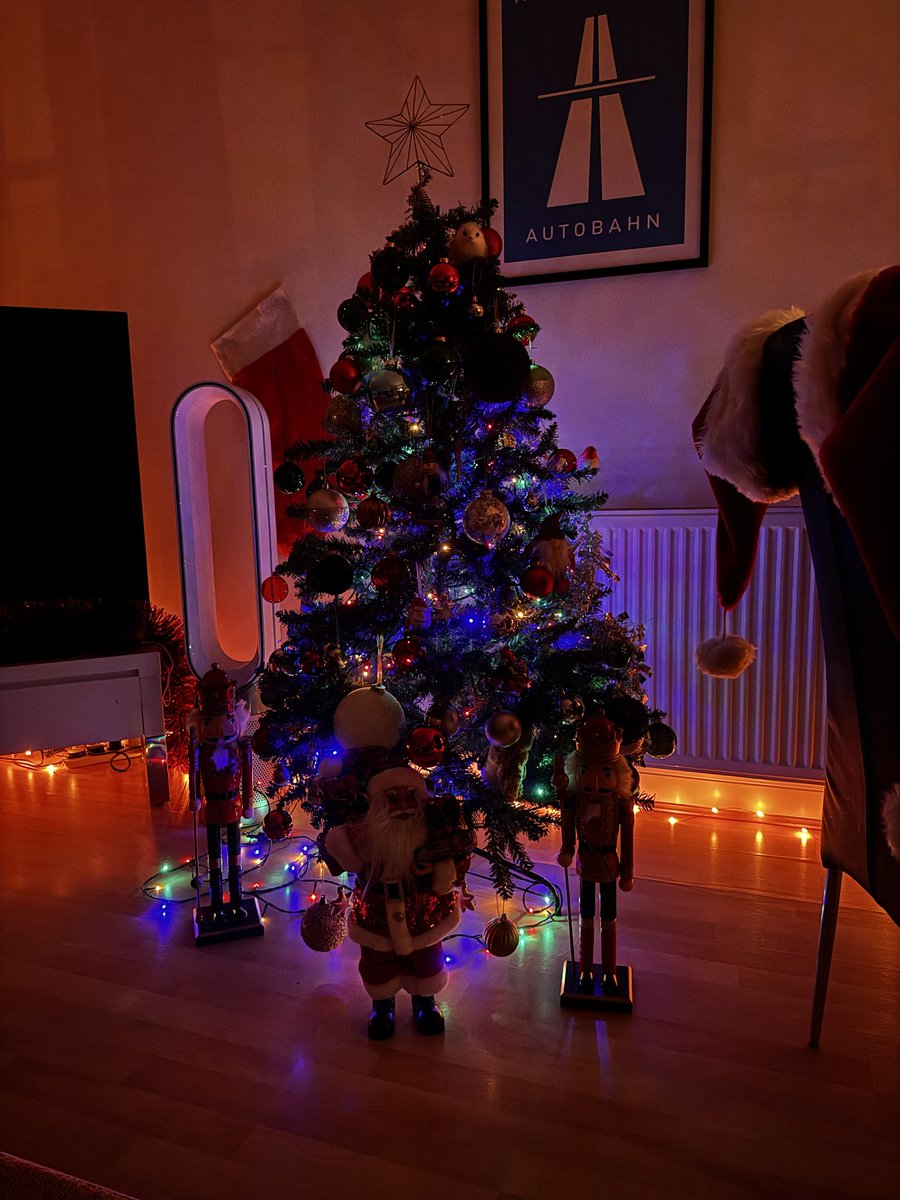 dimensionc2's tweet photo. Merry Christmas 🎄 https://t.co/0jDQzNCyQf
