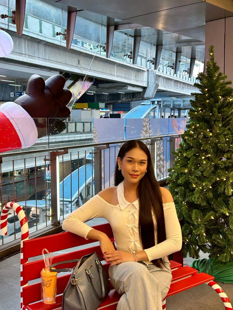 ออยลี่ tweet media