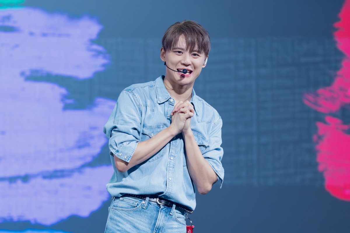 𝟐𝟐𝐧𝐝 𝐃𝐄𝐁𝐔𝐓 𝐀𝐍𝐍𝐈𝐕𝐄𝐑𝐒𝐀𝐑𝐘 
이렇게 행복하게 계속 같이 웃자 우리 🥥🩷

#XIA22ndAnniversary 
#준수야_데뷔22주년_축하해