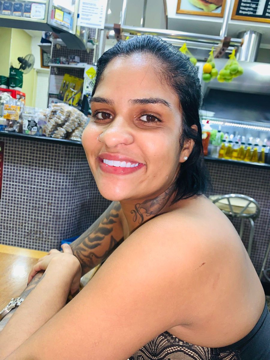 fernandapsol's tweet photo. Tainara Souza foi vítima muitas vezes. Foi vítima quando seu agressor a arrastou em um carro em movimento. Foi vítima quando o Estado falhou em agir antes. Foi vítima ao ter as pernas amputadas após uma tentativa brutal de feminicídio. E, por fim, foi vítima ao não sobreviver.

Acompanhamos cada um desses momentos de dor e violência, e o sentimento que fica é de profunda injustiça. 
A história de Tainara escancara o quanto ainda falhamos em proteger as mulheres. Que a sua memória nos cobre responsabilidade, ação e mudança.