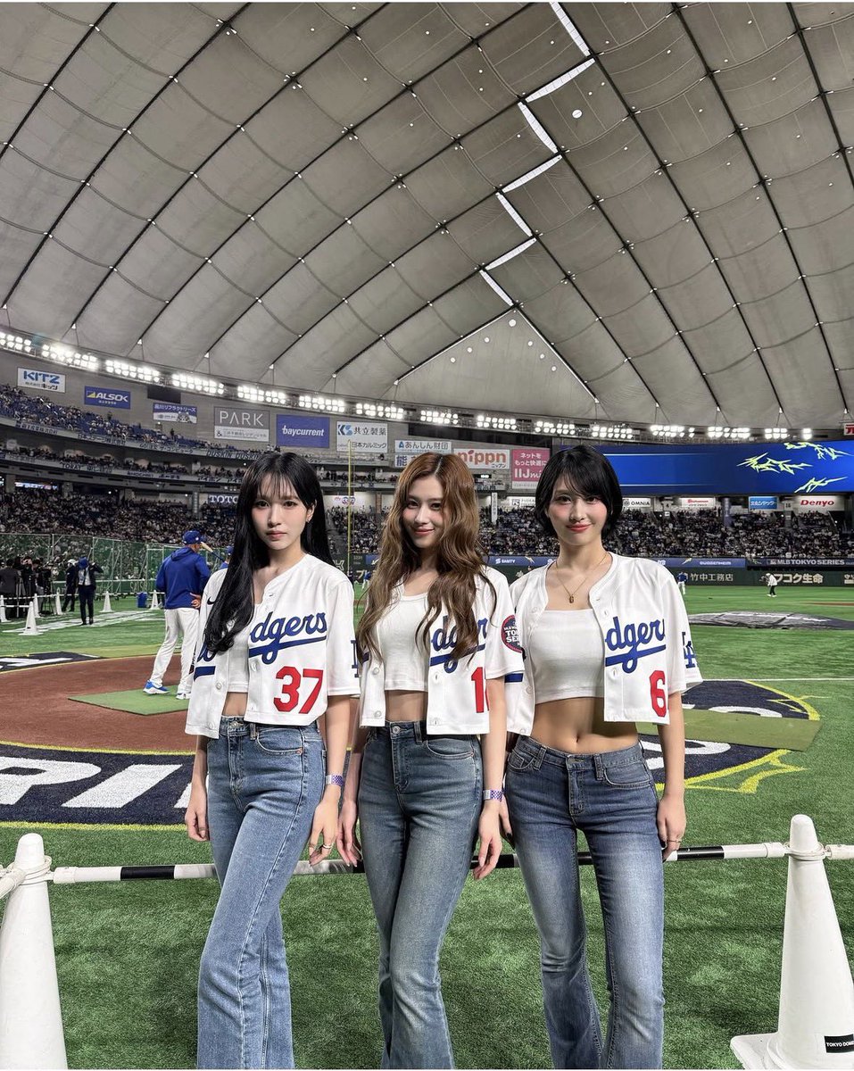 twicetai2's tweet photo. @MLBJapan 今年はMISAMOさんの始球式があり、そこからメジャーリーグが開幕したと言っても過言ではありません！今年は大谷さんがやっぱり記憶に残るプレー姿勢などを見せてくれたのがすごい印象深いです！もちろん他の日本人選手たちもすごかったです！来年のMLBも楽しみです！ https://t.co/gbJxzzGPA2