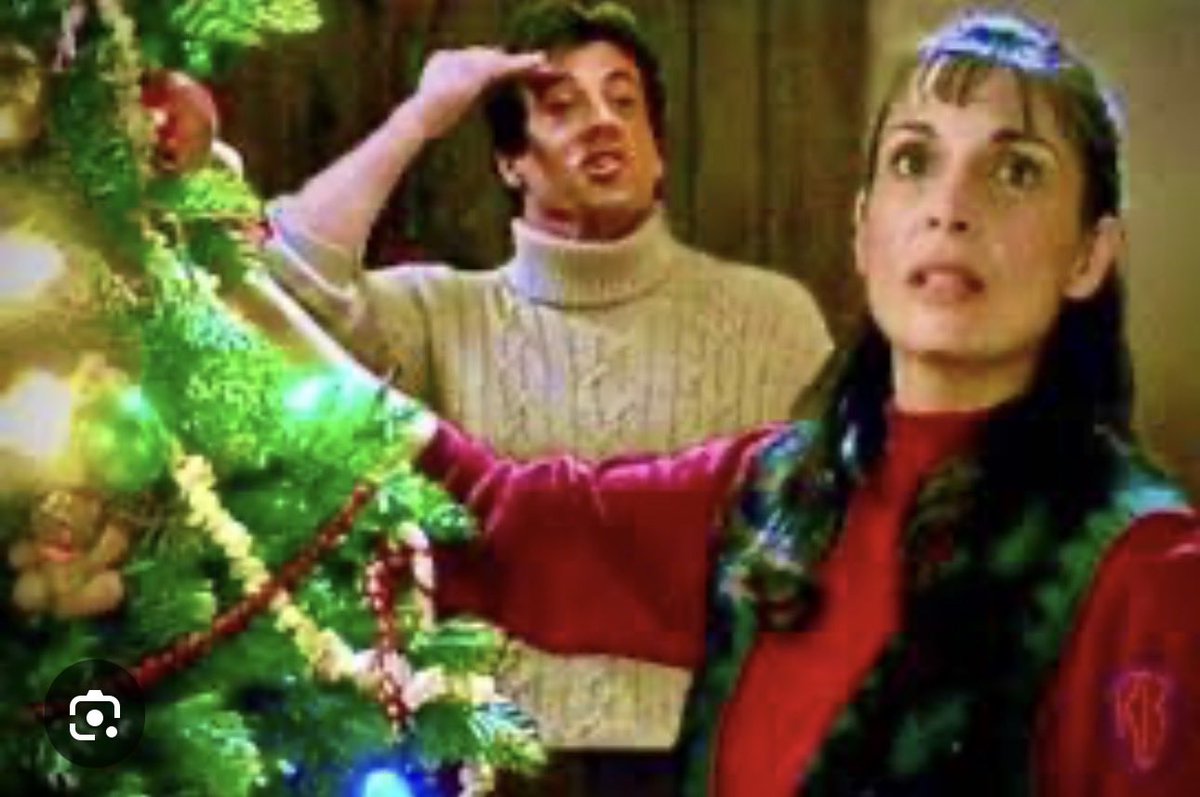 Strongmoma2466's tweet photo. Merry Christmas 🎄 🥊🥊#MerryChristmas #rockyv #philly https://t.co/ROdj4mAccg