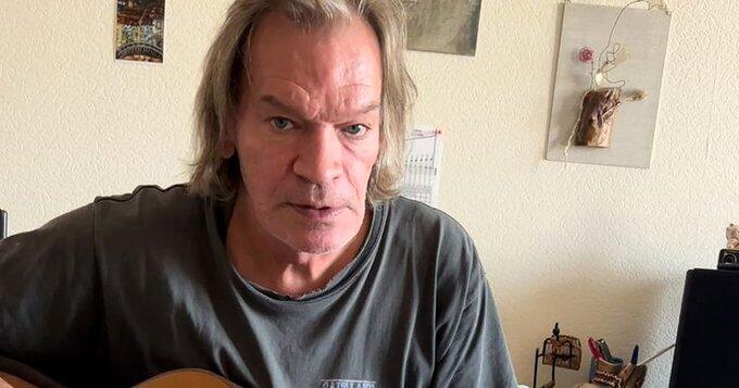 Russie. Le chanteur Vadim Stroykin, opposant à Poutine, meurt après une chute du dixième étage en pleine perquisition limportant.fr/infos-good-bye… #Rediff