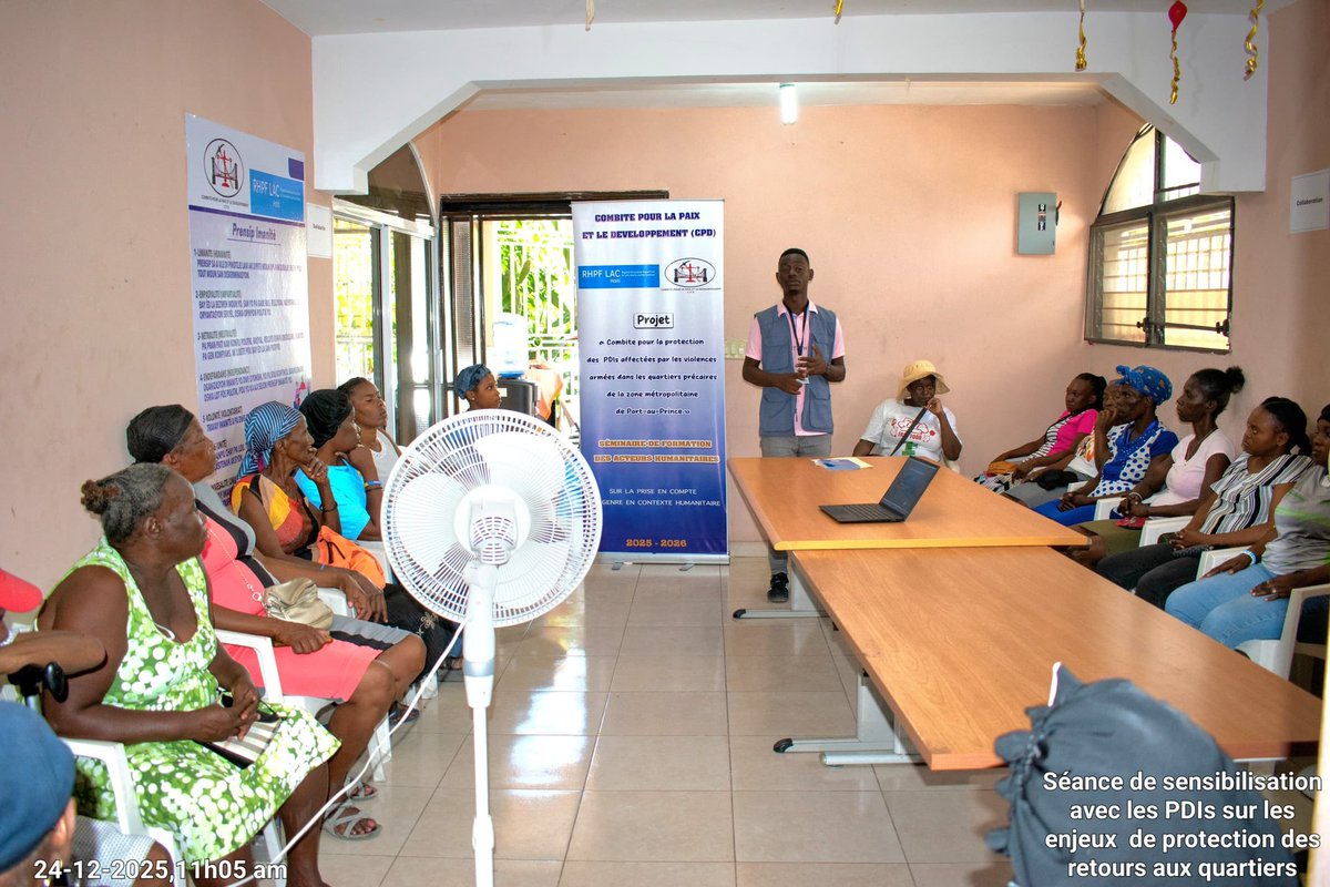 CombiteD's tweet photo. Les échos du retour des personnes déplacées internes (PDI) vers leurs quartiers respectifs se font entendre dans de nombreux sites de déplacés de la zone métropolitaine de Port-au-Prince et dans les couloirs des autorités étatiques ,malgré une situation sécuritaire qui demeure préoccupante.

Le @CPD,avec le soutien du Fonds humanitaire régional pour l’Amérique latine et les Caraïbes #RHPFLACHaiti,a organisé des séances de sensibilisation et de débats réunissant des PDi cheffes de famille et des personnes à mobilité réduite,autour des enjeux de protection liés au retour dans des quartiers ravagés par la violence des groupes armés.

En guise de conclusion,les personnes déplacées internes (PDI) manifestent une réelle volonté de retourner chez elles, tout en posant des conditions sécuritaires claires et précises pour ce retour.

@UNOCHA 
@VeraGoldschmidt 
@CBPFs 
@ChemliNabil