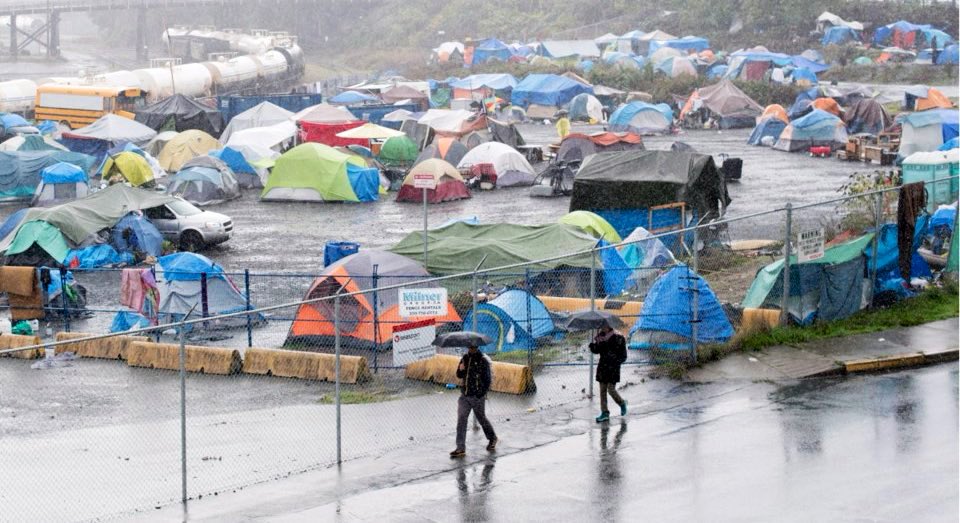 ProudSocialist's tweet image. I always feel a wave of emotions during the holidays when I know so many people are struggling out there. On this Christmas let us remember that everyone deserves food, housing, healthcare, joy, and a dignified life and the only system that makes that possible is socialism.