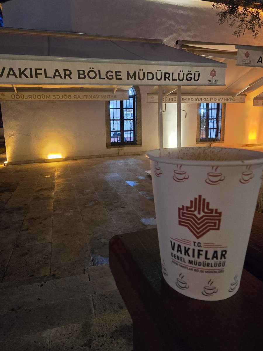 Muğla Menteşe Kurşunlu Cami 
Akşam Namazı Çıkışında <a href="/VakiflarGM/">VAKIFLAR GENEL MÜDÜRLÜĞÜ</a> ne bağlı
Aydın Vakıflar Bölge Müdürlüğü tarafından ikram edilen SALEP içimizi ısıttı.
Kandiliniz ve Cumanız Kutlu olsun <a href="/sinanaksu/">Sinan Aksu</a>