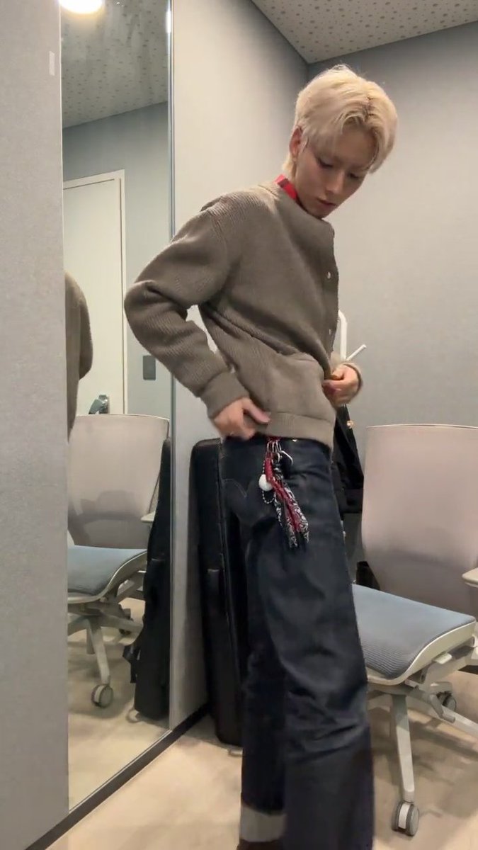 O_DE_outfit's tweet image. ZARA MULTI-CHARM KEY RING
#Ode #오드
#XdinaryHeroes #엑스디너리히어로즈
(Instagram Live 20251225 - Merry Christmas🦊)