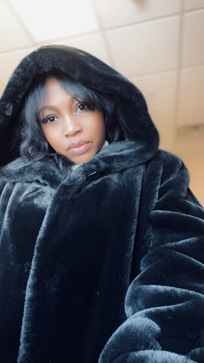 Hher_Lynn's tweet image. Merry Christmas everyone. May your day Be bright and Merry… I woke up having a cute selfie feeling. What about you?…