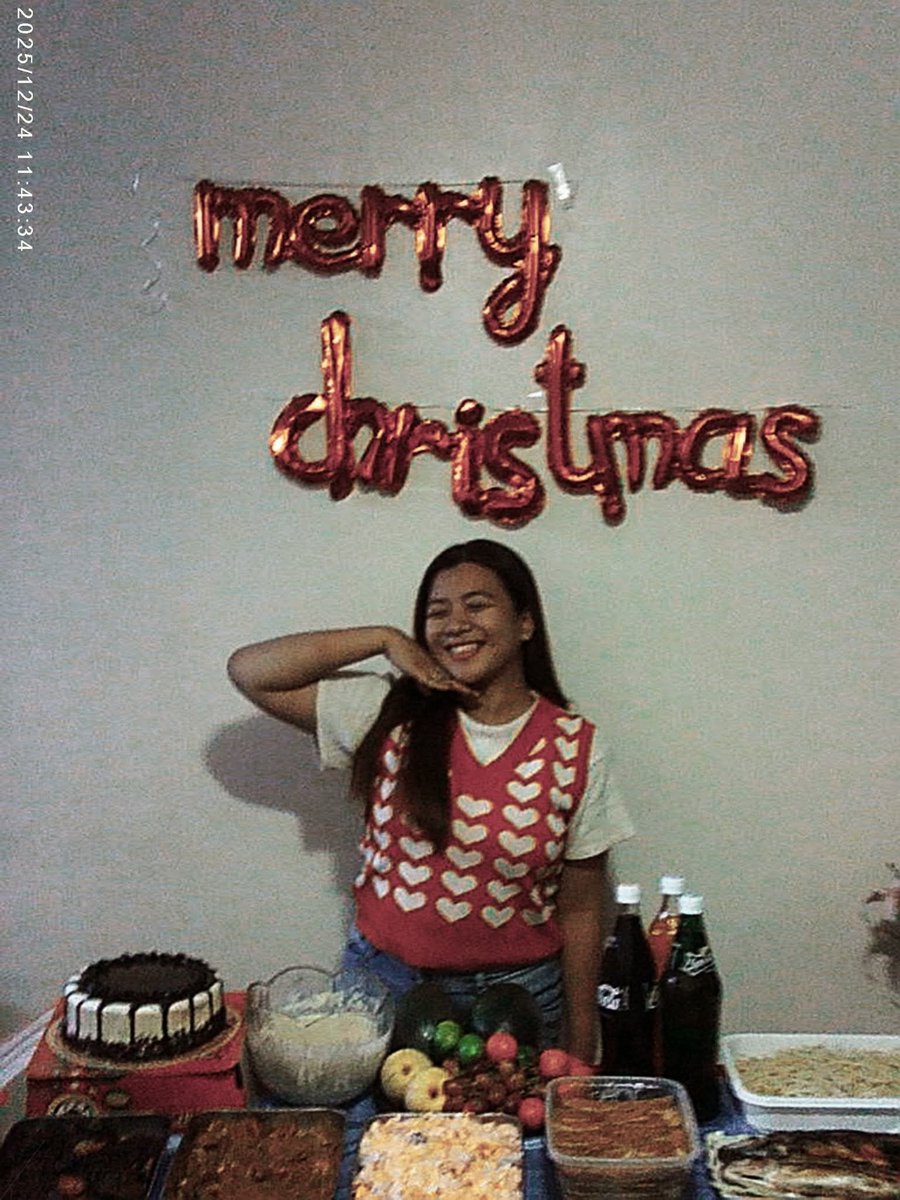 callienatalie's tweet photo. Oh. Its still Christmas 🎄✨ https://t.co/xEA4pwXGil