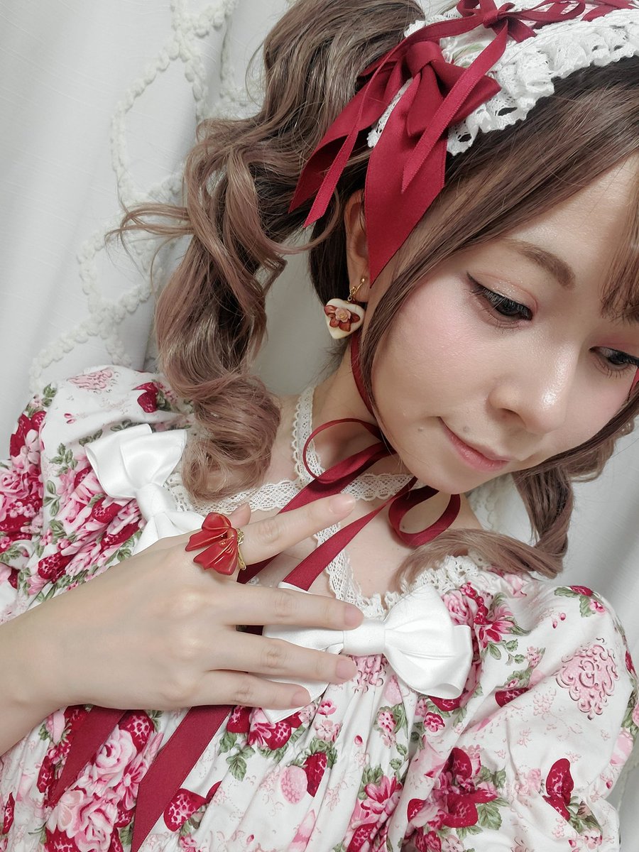 9月は #MyDayDream02 で作品をお迎え🎀🍓✨

作品もフォトスポットもとっても可愛くて作家様ともお話できて楽しかったです！

お洋服はBABYさんのシュガーブーケでした🌹✨
Mystic gardenさんのアクセも本当に可愛くてシュガブコーデに合うのでお気に入りです💕

イヤリング・リング：<a href="/mysticgarden0/">𝕄𝕪𝕤𝕥𝕚𝕔 𝕘𝕒𝕣𝕕𝕖𝕟🤍4/5.6 Pink展(渋谷原宿)</a>
