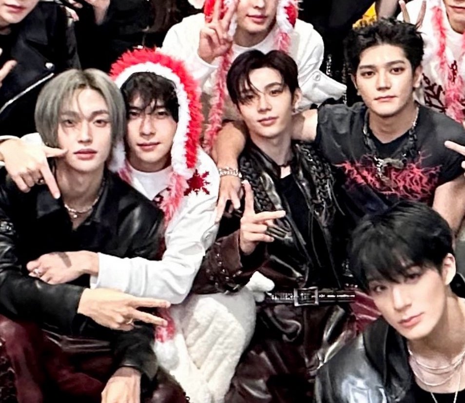 butterflyutsie's tweet image. one leader holding onto a past situationship one leader holding onto lost child custody