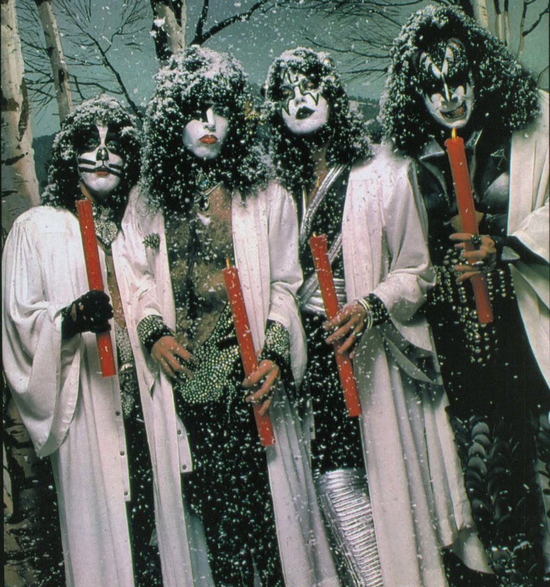 kiss's tweet image. Merry KISSmas everyone!! Turn up the music and let the rock ‘n’ roll spirit shine!