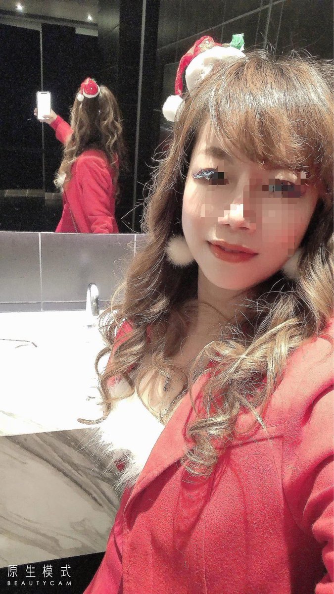 穿上紅色的溫暖！
願這個聖誕節，有笑容、有幸福，還有滿滿的愛。
Merry Christmas 🎄❤️