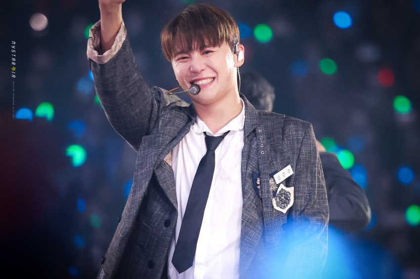 #XIA22ndAnniversary
이 뽀둥한 얼굴이
#준수야_데뷔22주년_축하해
어찌 데뷔 22주년....??