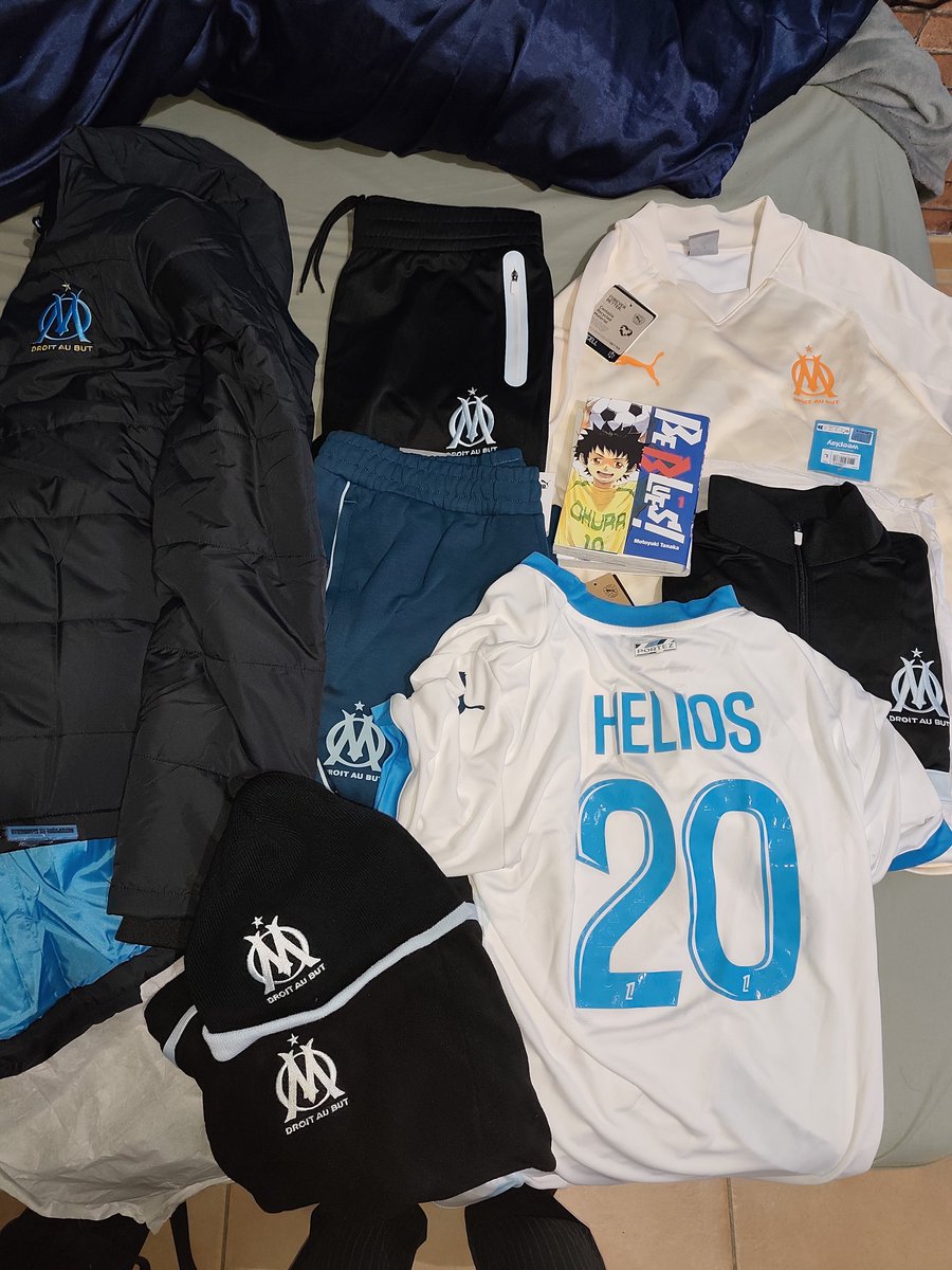 MinoruOff's tweet image. Je crois que ma famille ont capté que j'étais fan de l'OM #Christmas 🎅