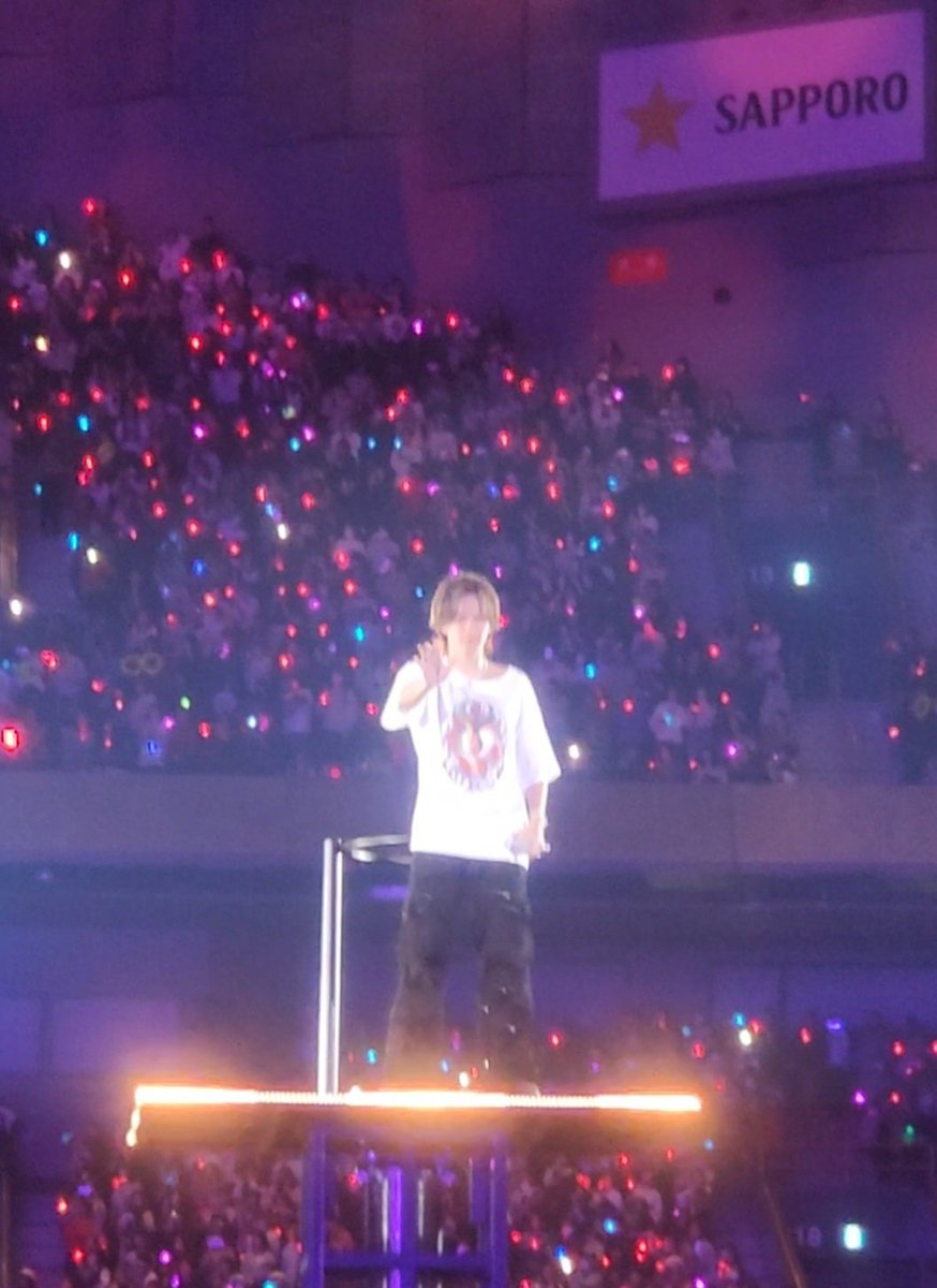 ni_jin_1030's tweet photo. リフター正面だったのに動画途中で切れてしまって残ってなかった。°(°`ω´ °)°。
私のバカ!!少しだけ撮れてた( ´^` )
最高のクリスマスプレゼントありがとう🎄自名義いい仕事した!!!
本当に楽しかった~❤️🩵💜
#Nらいぶ
#Nらいぶ_埼玉day2
#Number_2TOUR https://t.co/Z4KMGWyfmb