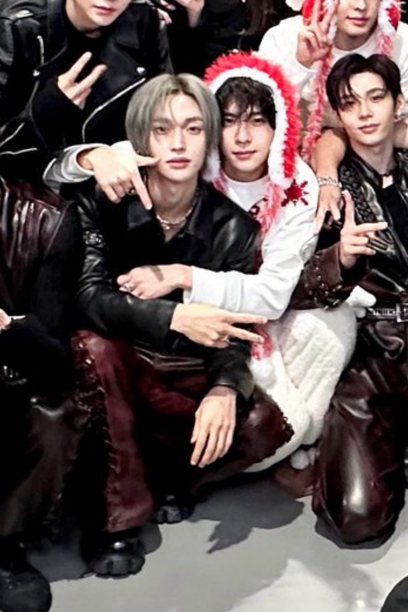 นึกภาพออกเลยถ้าสมมติชิอนกับวอนบินได้เดมาอยู่วงเดียวกันต้องตัวติดกันทั้งวันแน่เลย เพื่อนคนเดียวของวอนบินนี่นา💖