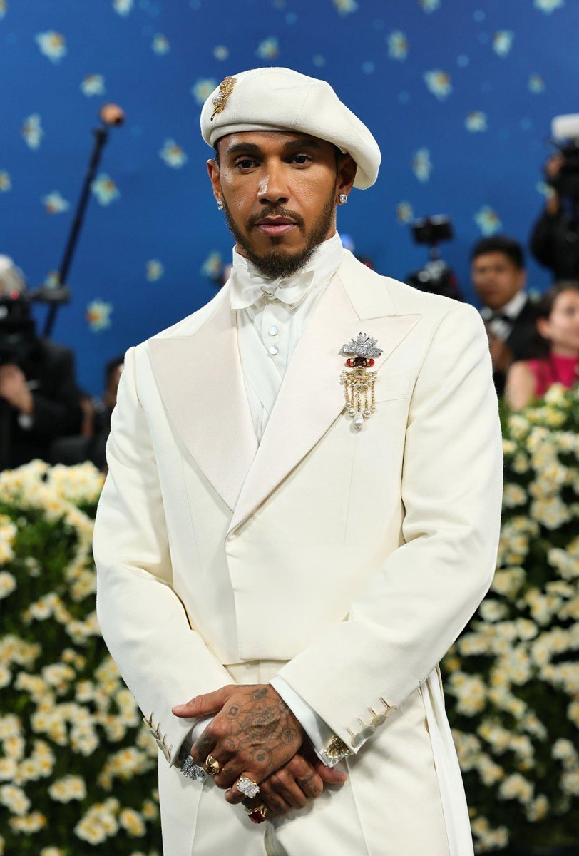 Hourly Lewis Hamilton tweet media