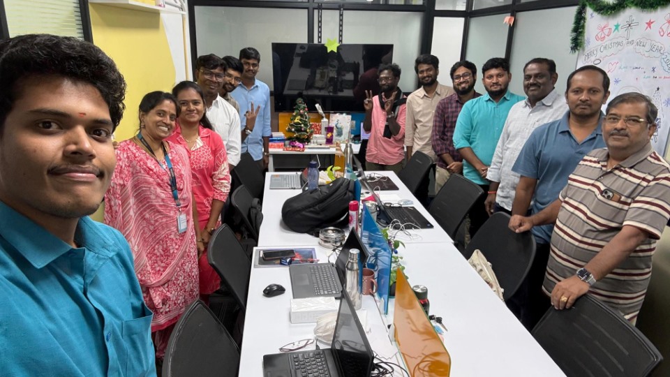 sierra_digital's tweet photo. 🎄 Christmas celebrations at the office! 🎄

A moment to come together, celebrate teamwork, and share the festive spirit that drives us forward.

Wishing everyone a joyful holiday season and a successful year ahead. ✨

#ChristmasCelebration #TeamCulture #HolidaySeason https://t.co/KyjmYOhjra
