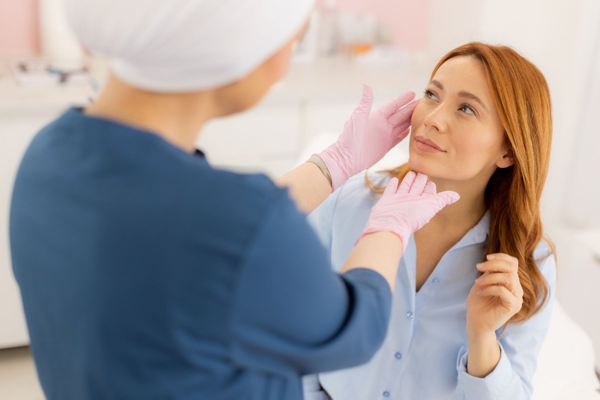 AurumHealth_'s tweet photo. Want a defined jawline? 🤩 At Aurum Health, thread lifting redefines your face, without surgery! Natural and lasting results. Do you dare to try? ✨
 #contornofacial #hilostensores https://t.co/ZB3eCxWWhA