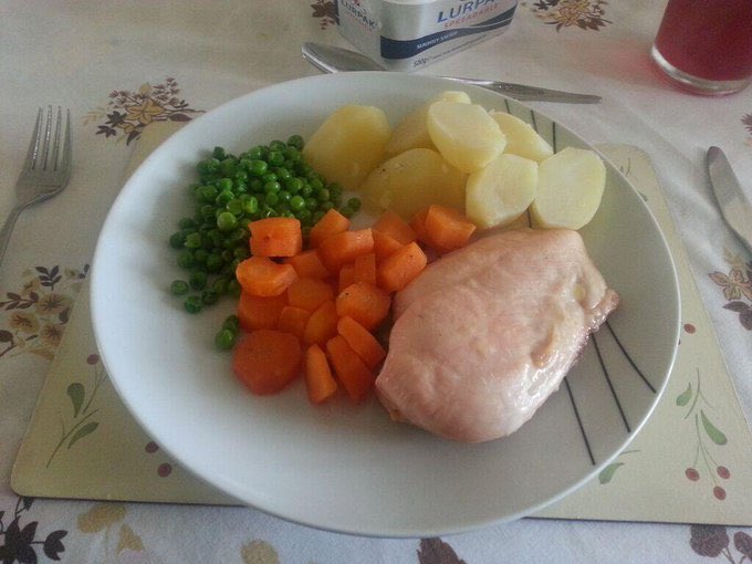 agneponx's tweet image. Christmas Dinner is SERVED 😝😍 Merry Christmas all! ❤️