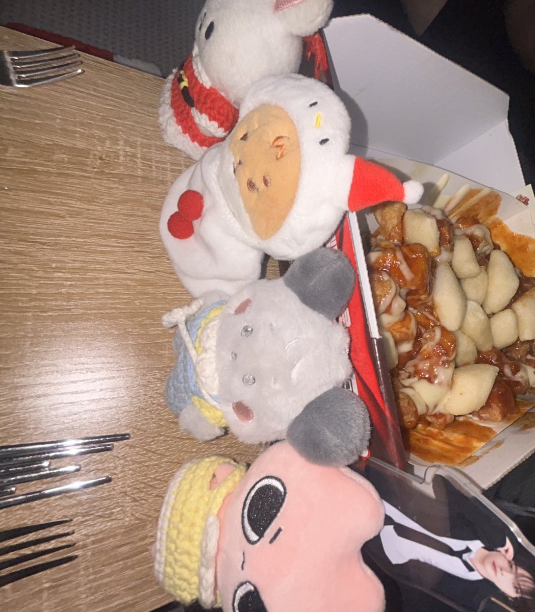 __memo_pad's tweet photo. 크리스마스 또 하자!! 🥹🥹🎄💛 https://t.co/DTyiuCo7VR