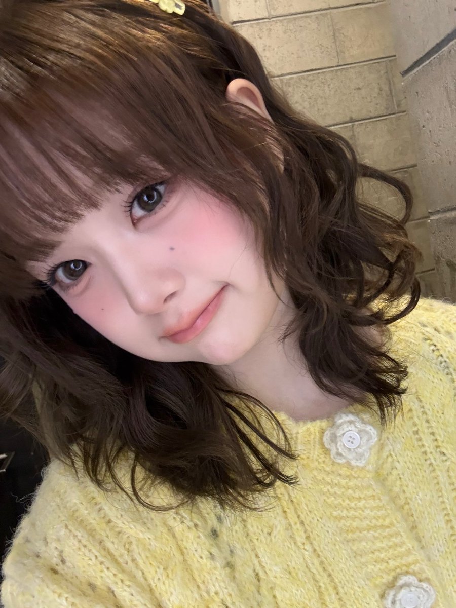 이날너무귀엽다구생각햇는데
오늘이날셀카보내준거넘넘좋다
진짜 계속보고있엉...