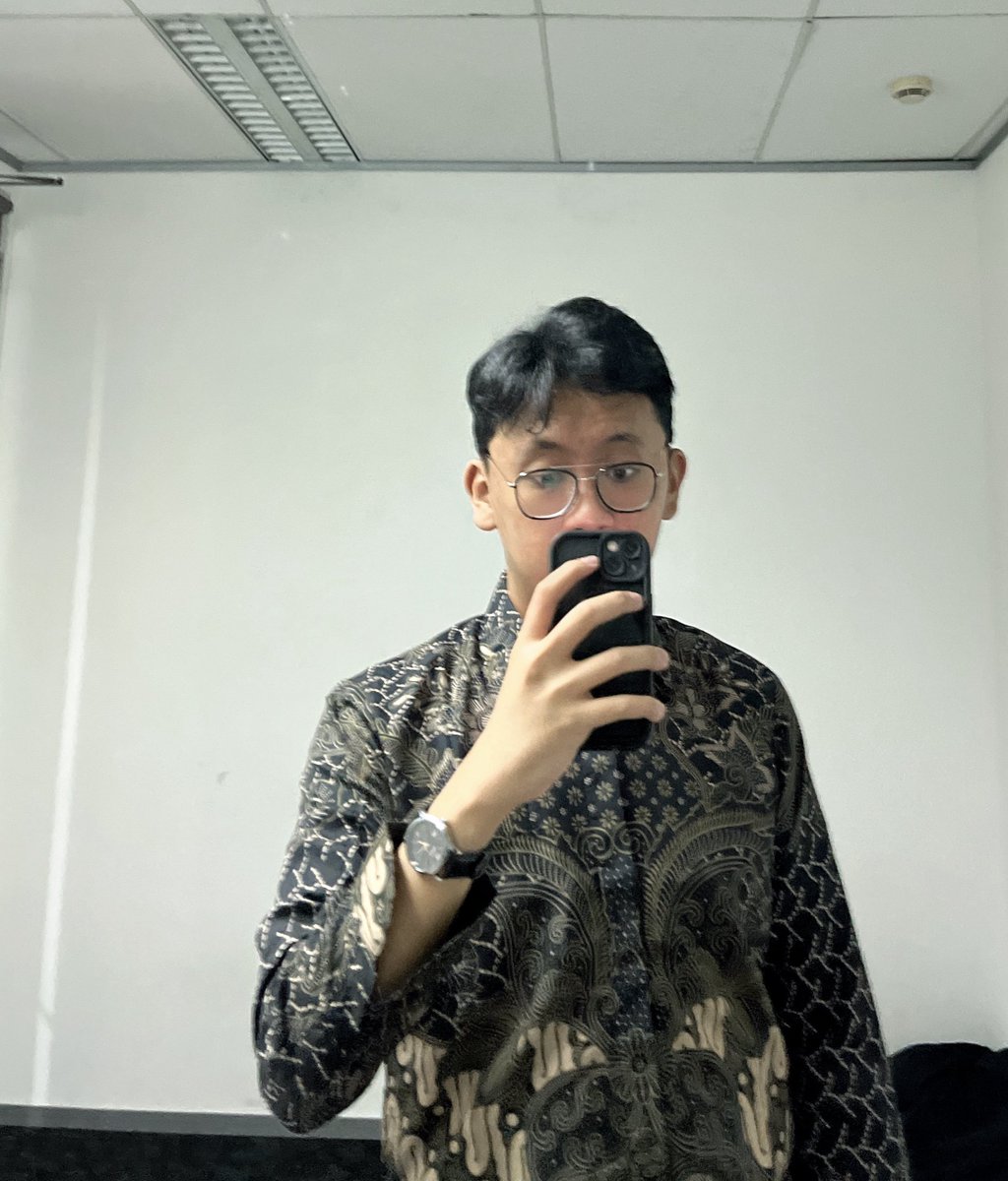 clingybyf's tweet image. [BOYFRIEND APPLICATION]

Name: Zee
Age: 22
Occupation: bankers 
Domicile: Dpk-Jaksel
Zodiac: Capricorn 
Height: 173cm
Hobby: mainn Minecraft sama roblox 
Fun fact: Sukaaa kucing