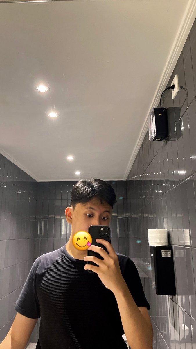 clingybyf's tweet image. [BOYFRIEND APPLICATION]

Name: Zee
Age: 22
Occupation: bankers 
Domicile: Dpk-Jaksel
Zodiac: Capricorn 
Height: 173cm
Hobby: mainn Minecraft sama roblox 
Fun fact: Sukaaa kucing