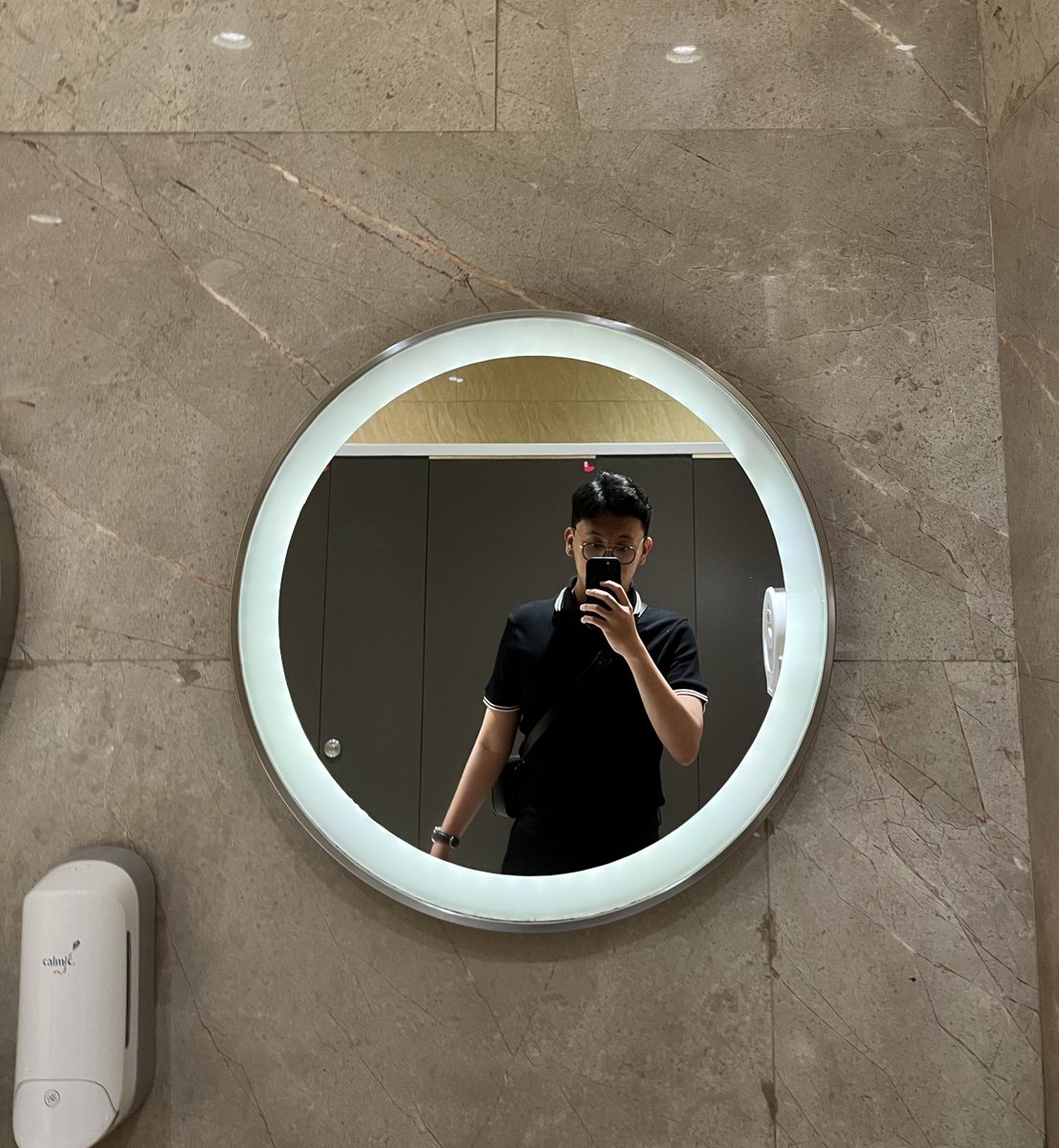 clingybyf's tweet image. [BOYFRIEND APPLICATION]

Name: Zee
Age: 22
Occupation: bankers 
Domicile: Dpk-Jaksel
Zodiac: Capricorn 
Height: 173cm
Hobby: mainn Minecraft sama roblox 
Fun fact: Sukaaa kucing