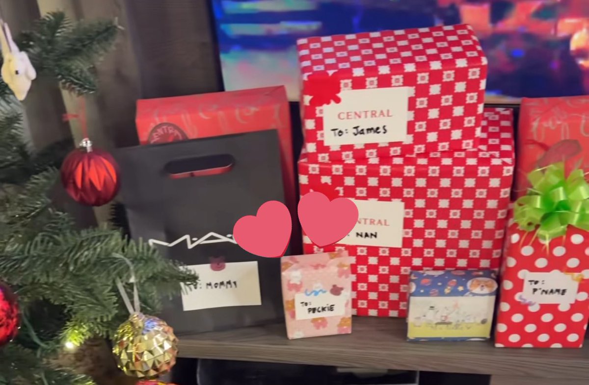 กล่องของขวัญเขียนชื่อน่ารักมาก PECKIE 🥰
#เป๊กผลิตโชค #PeckPalitchoke