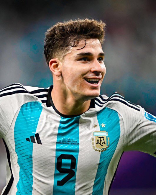 goalsside's tweet image. 🚨🚨| Chelsea are preparing a blockbuster £132m bid to sign Julian Alvarez from Atletico Madrid next summer. 🔵🇦🇷 

[@fichajes_futbol]