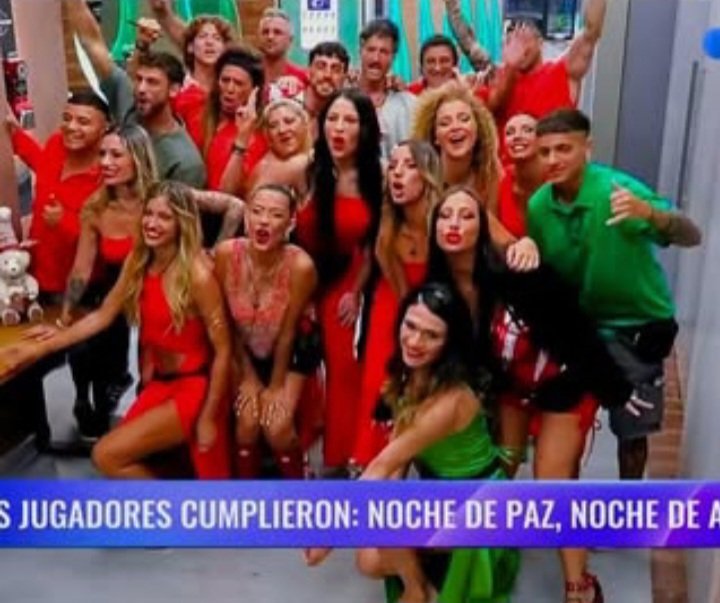 TeamJuampiVigi's tweet image. Qué locura que hace un año la navidad era en la casa más famosa del mundo 🙌🏼
@jpdevi